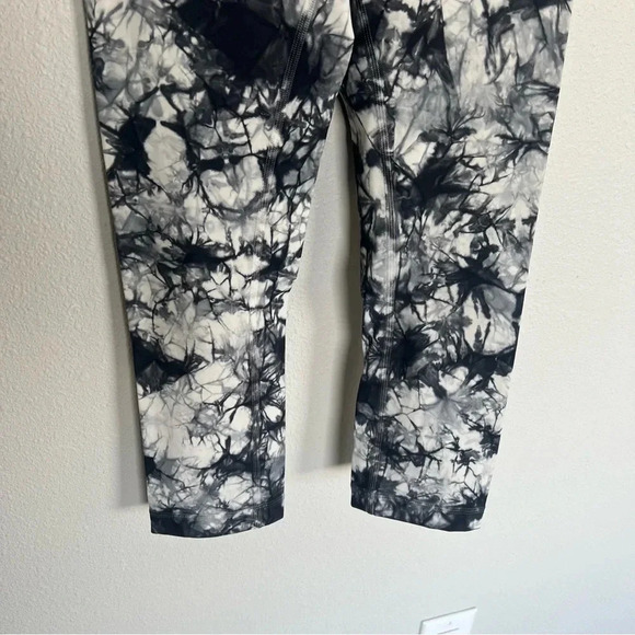 Lululemon Wunder Under Crop Hi-Rise Full-On Luxtreme Legging Dual Shibori 21" - Picture 5 of 9